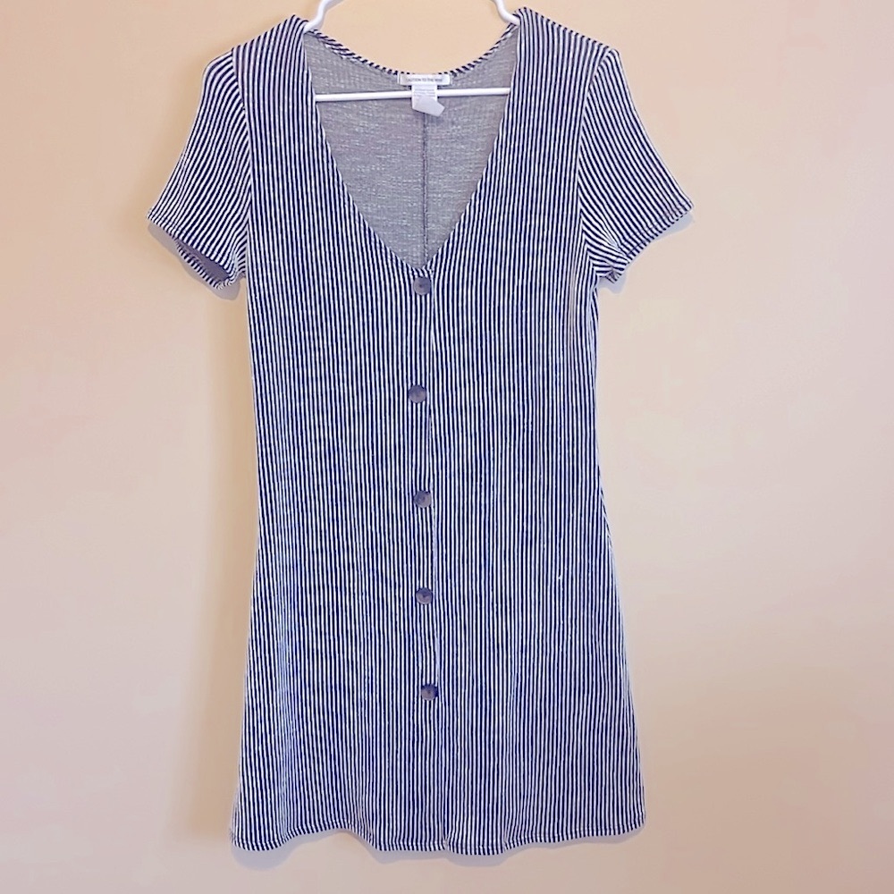 L Stretchy Dress Short Sleeve V-Neck Front Buttons Soft Fabric, Good for M Grey
